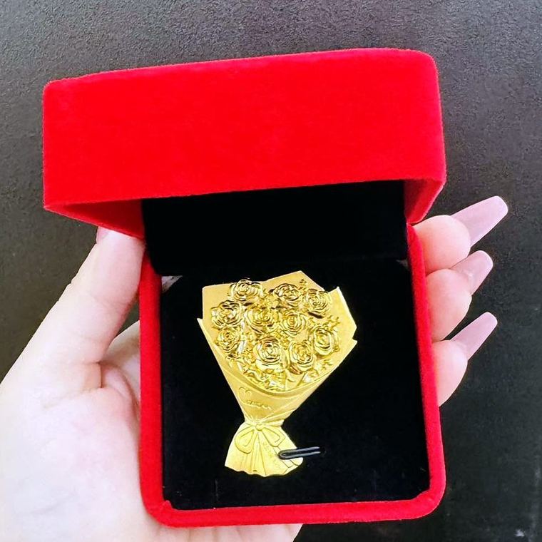 Bó hoa vàng hộp nhung