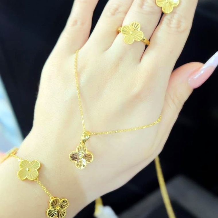 Bộ lắc tay & nhẫn cỏ 4 lá