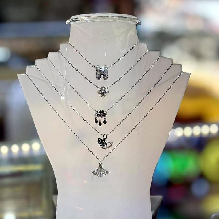 Dây chuyền nữ mặt charm trắng