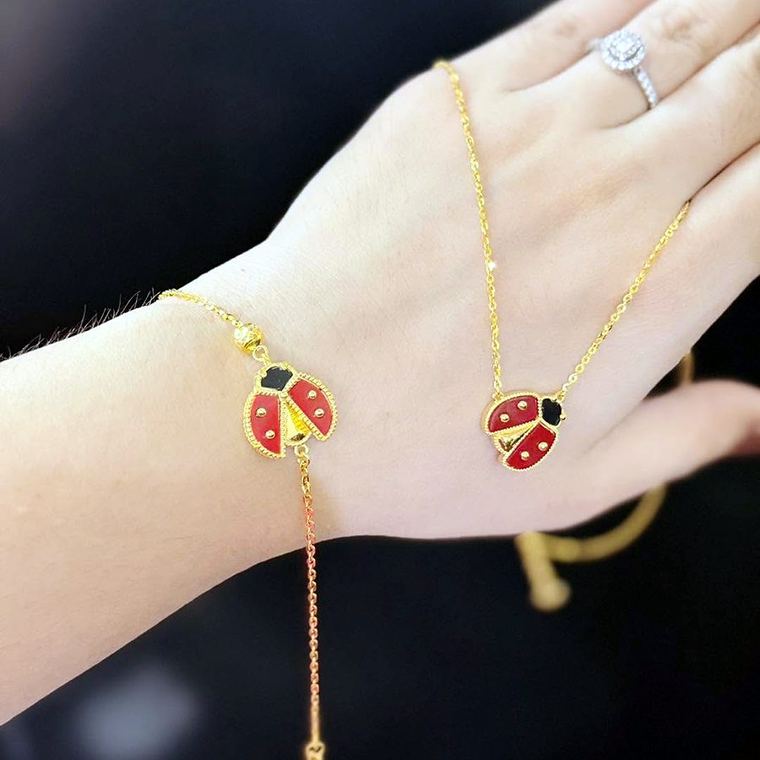 Lắc tay bọ rùa