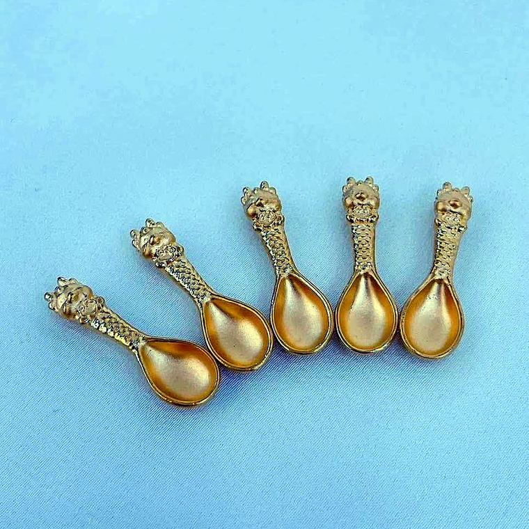 Muỗng vàng cho bé