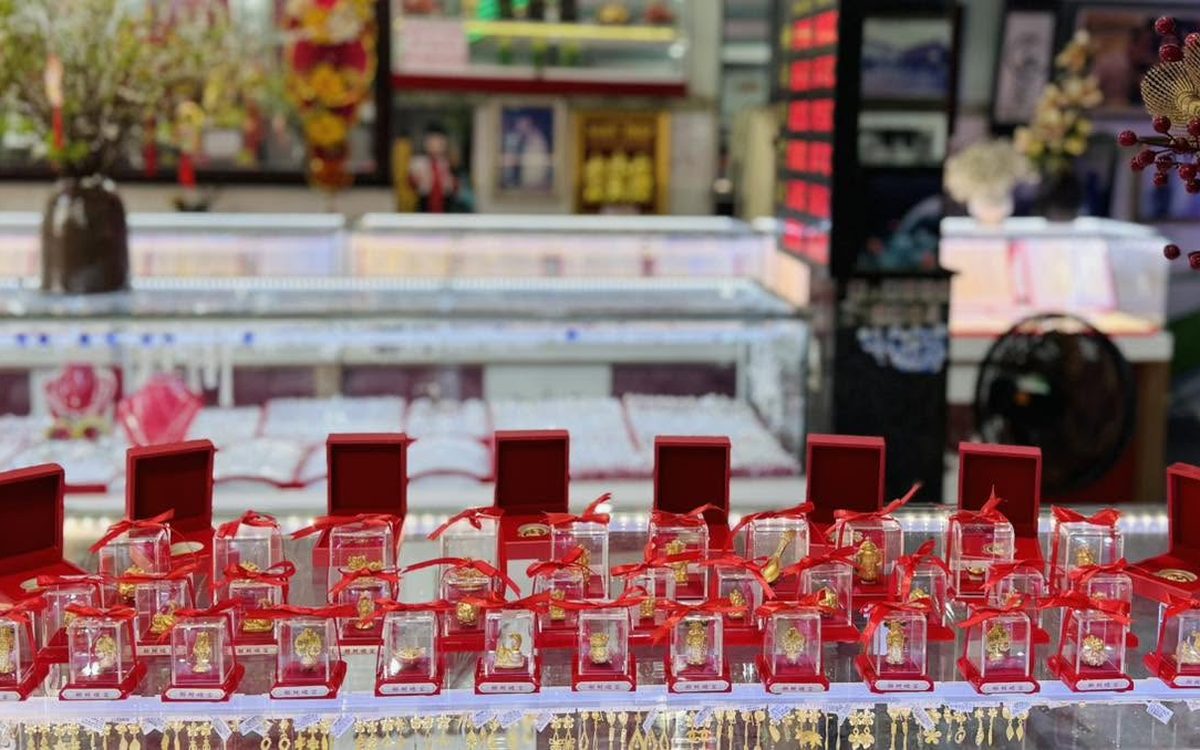 Bộ sưu tập quà tặng vàng phong thuỷ: Thần Tài, Tài Thần cưỡi ngựa, Di Lặc…